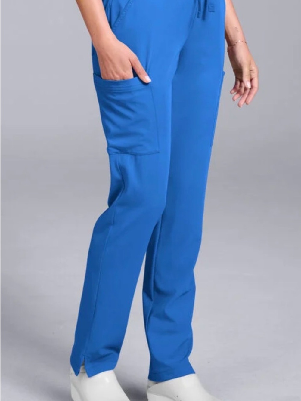 WOMEN’S 7-POCKET STRAIGHT LEG CARGO SCRUB PANT- TALL SMALL
